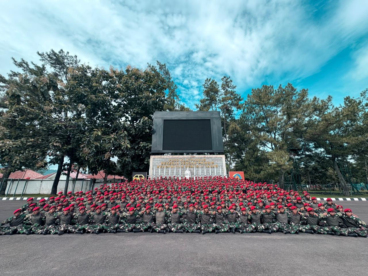 Barisan Pasukan Baret Merah - Alumni BISA Academy
